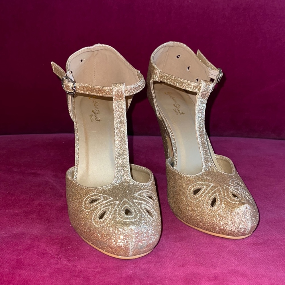 ModCloth Gold Glitter Heels Size 10